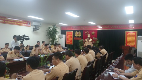 Xử nghiêm xe khách hợp đồng và taxi “dù” ảnh 1